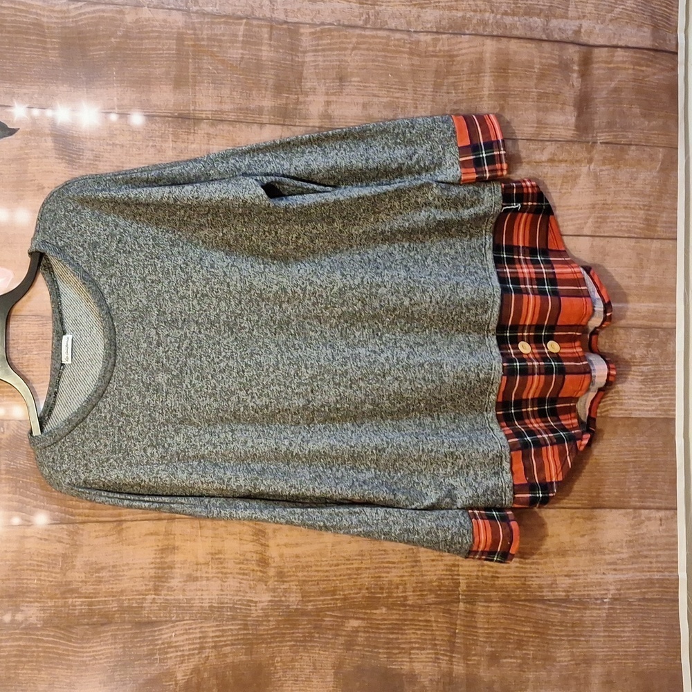 EGS CALIFORNIA XL GRAY AND PLAID TOP